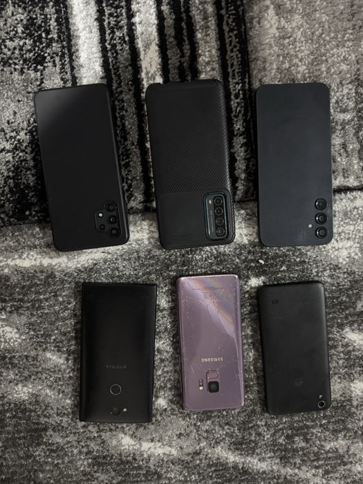 Vand diferite modele de telefoane
