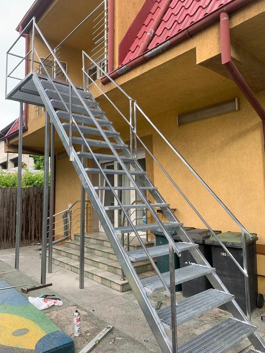 Scara metalica zincata exterioara pt  casa , beci și incendiu ISU