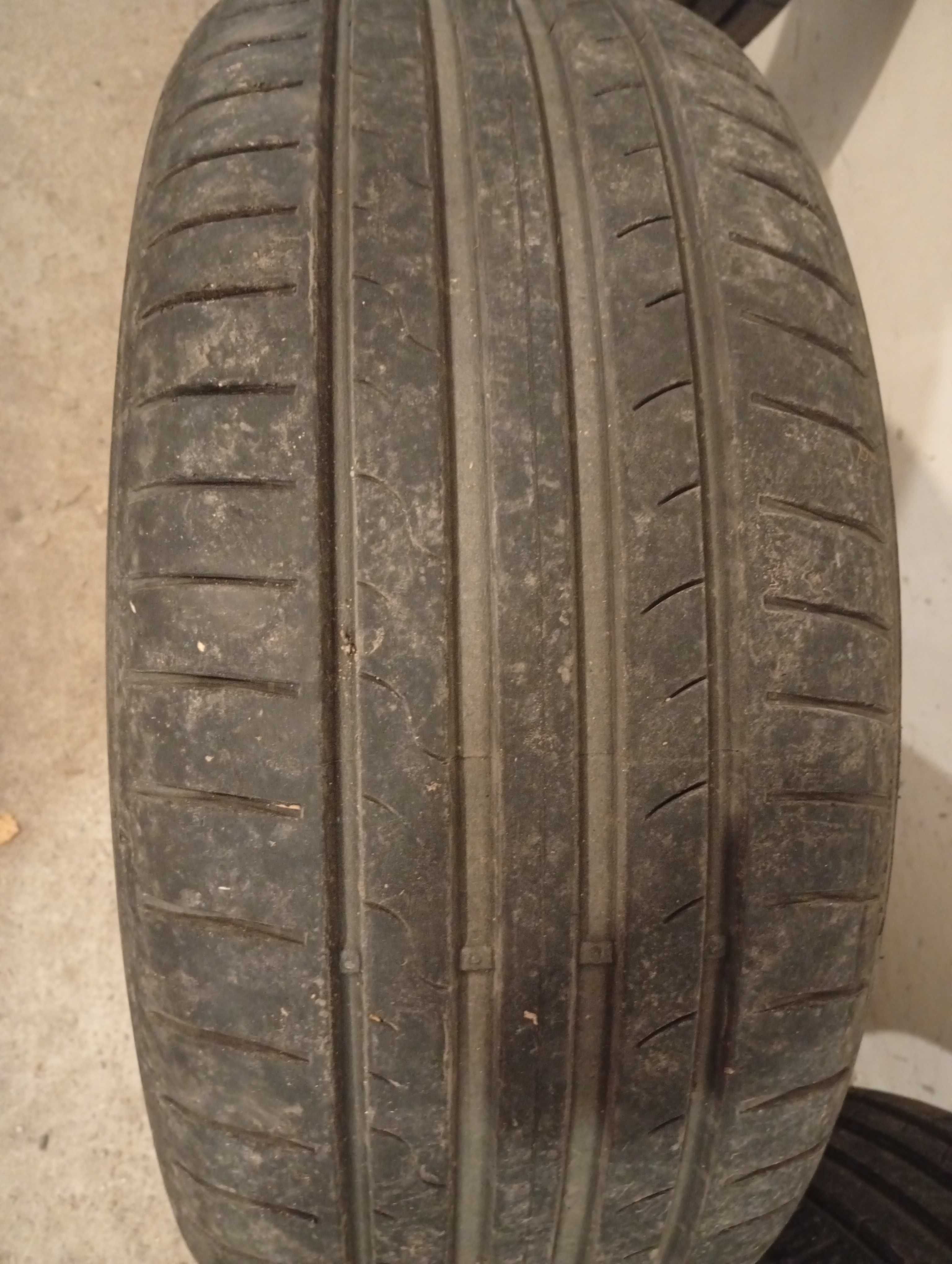 Продавам 5 броя гуми Dunlop 205/55 R16 – DOT 4222