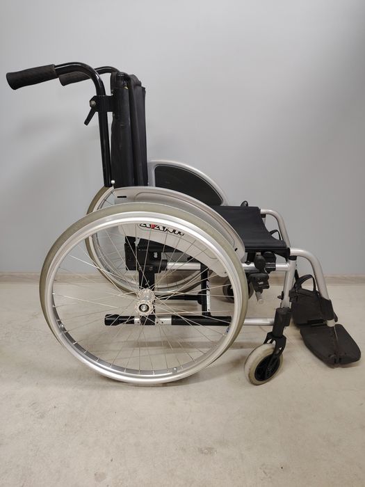 Carucior cu rotile/Fotoliu rulant pentru persoane cu handicap141