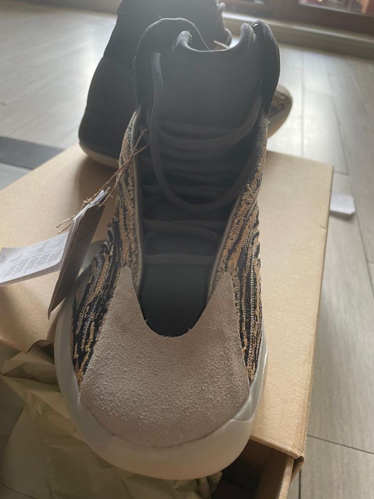 Adidas Yeezy QNTM Tint