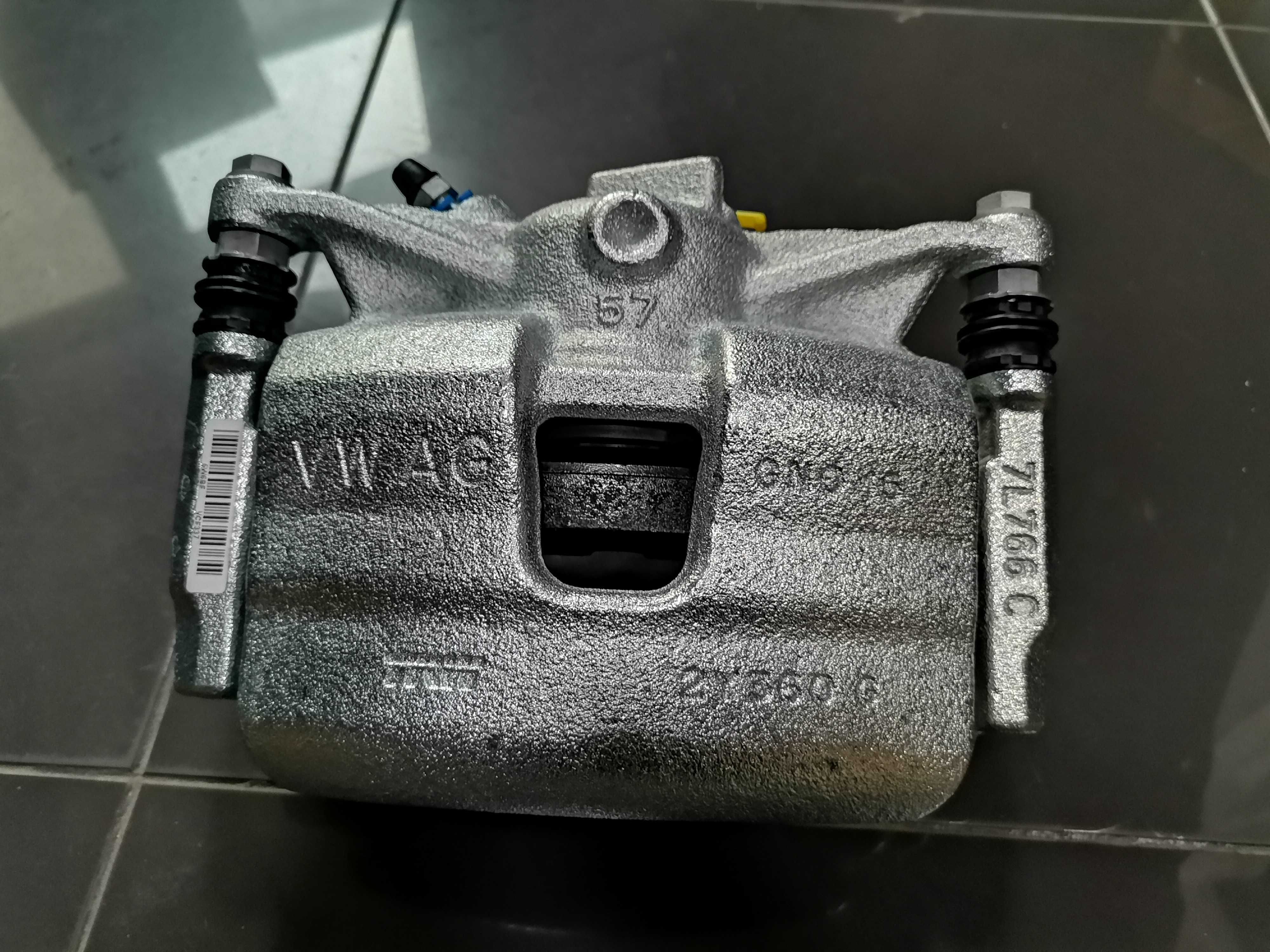 Нов Преден Десн Спирачен Апарат Audi A3 Golf 8 5W6BF 5WA615106BF