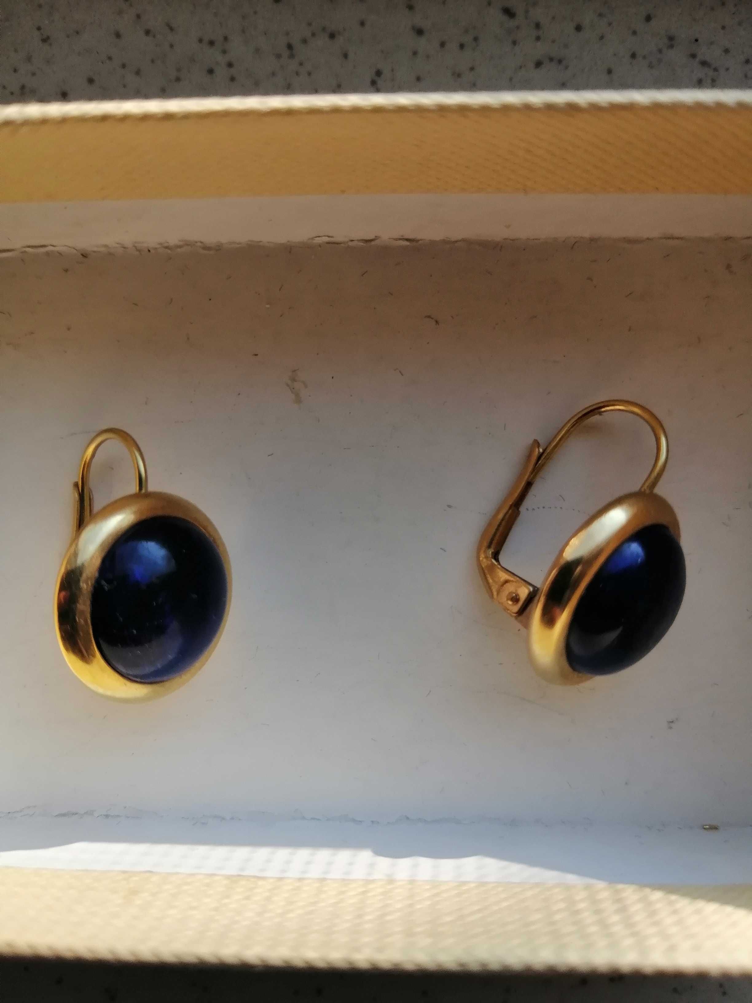 Unicat: superbi cercei din aur de 18 karate cu lapis lazuli