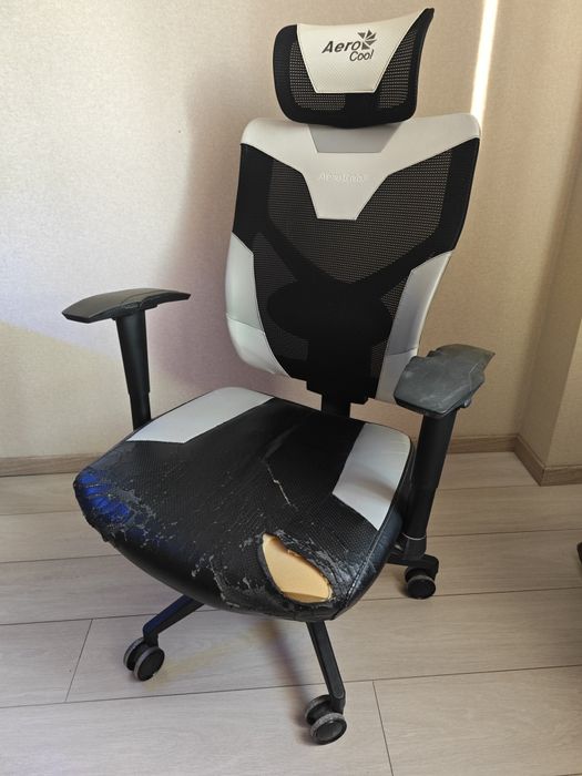 Игровое кресло Aerocool Guardian