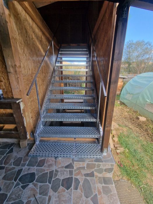 Scari metalice galvanizate