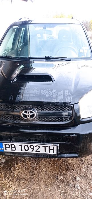 Продавам Тойота Рав 4