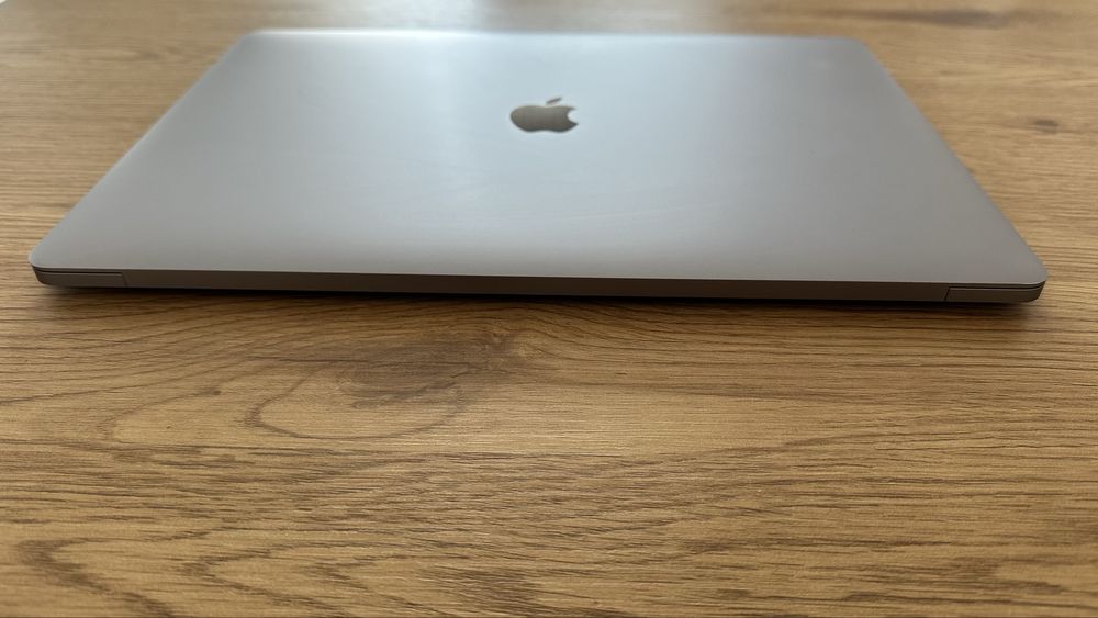 Apple MacBook Pro A1707 | 15” | i7 | 1TB | 16GB