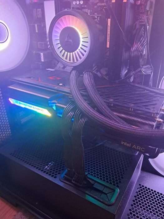 Vând Intel Arc A770 16 GB