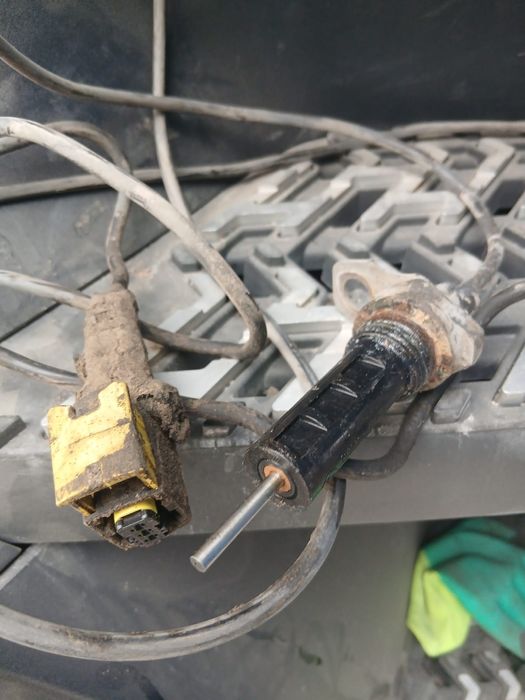 Блок клапанов сцепления и датчик износ.кол LH  Вольво 460