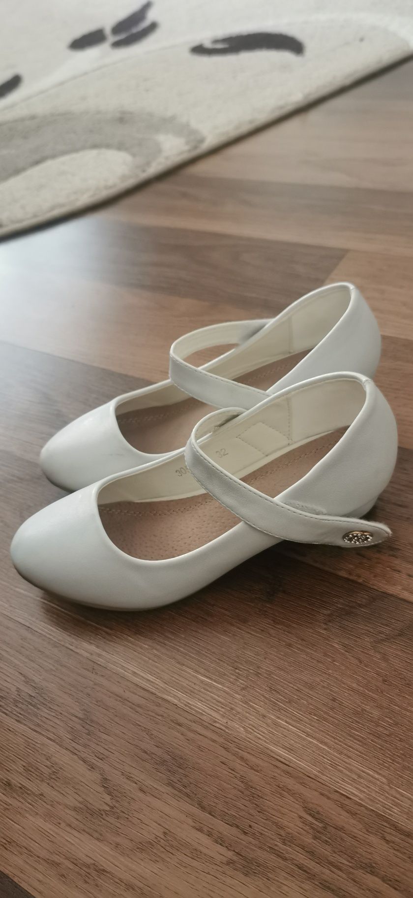 Pantofiori albi fete