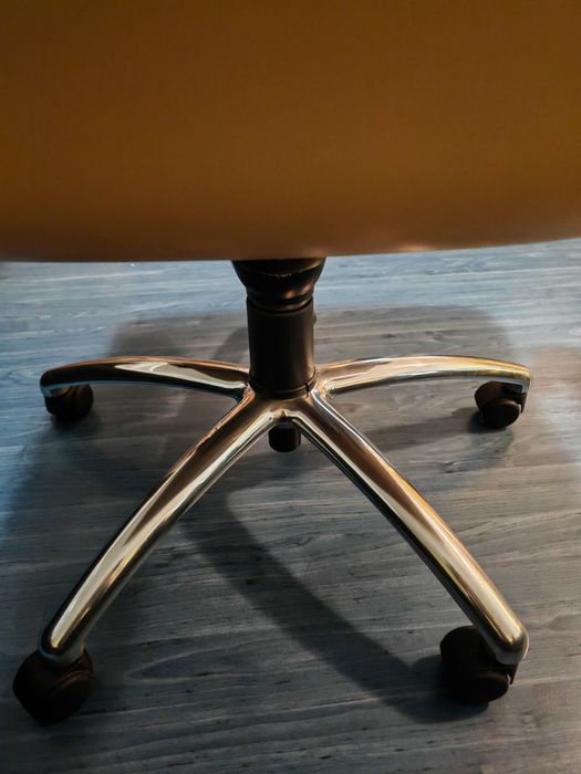 Директорски офиса стол - естествена кожа охра