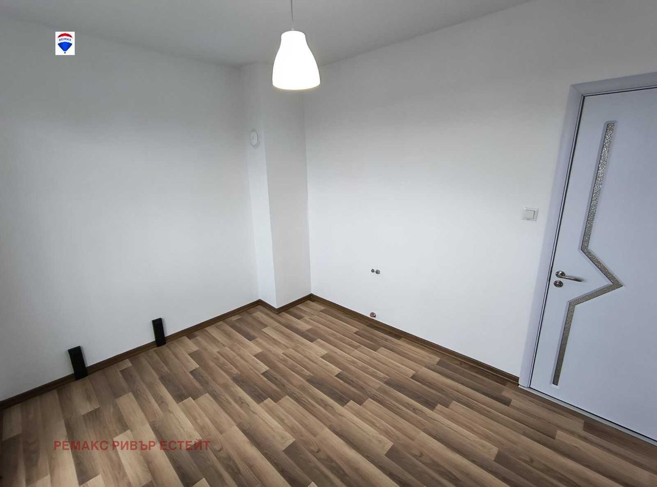 Продава се Тристаен апартамент в Русе, Възраждане - 80 кв.м за 1334 €/кв.м - Снимка #11