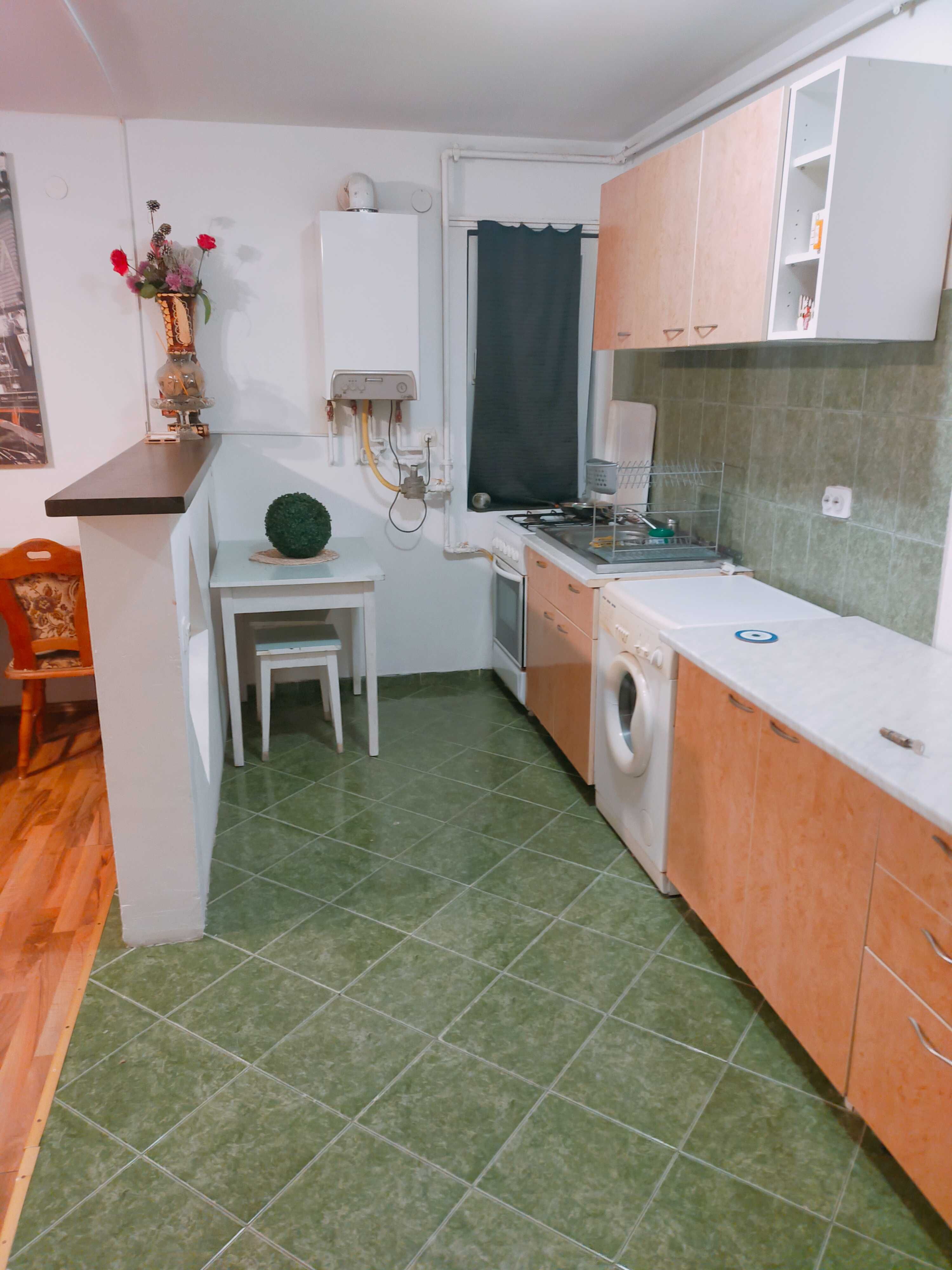 Închiriez apartament