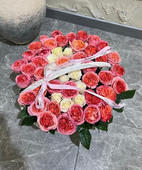 Цветы роза свежая с буквой S