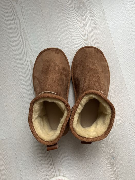 UGG ultra mini maro