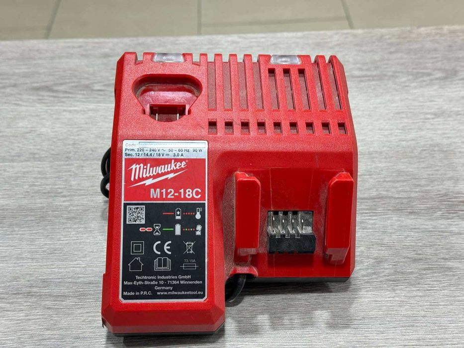 Комплект Milwaukee - Винтоверт / Импакт / Батерия / Зарядно