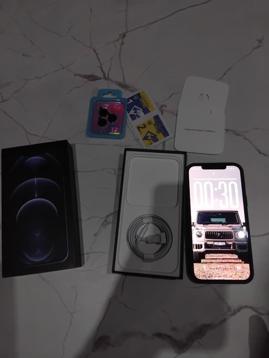 Iphone 12 pro max 128 коробка зарядка кабель новый и защитка на камеры