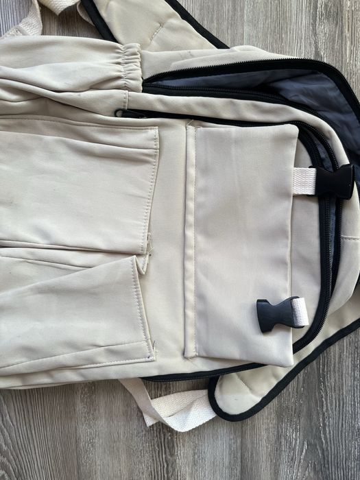 Бяла раница подходяща за училище и не само