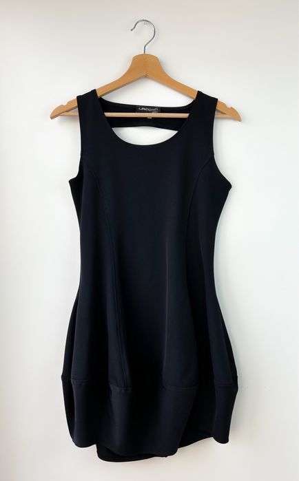 Черна рокля тип балонка