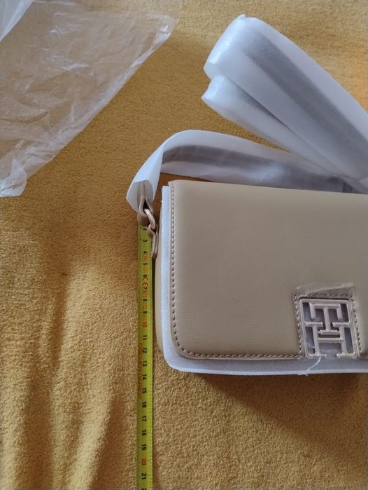 Geanta Tommy Hilfinger noua