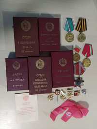 Различни ордени и медали със сертификати