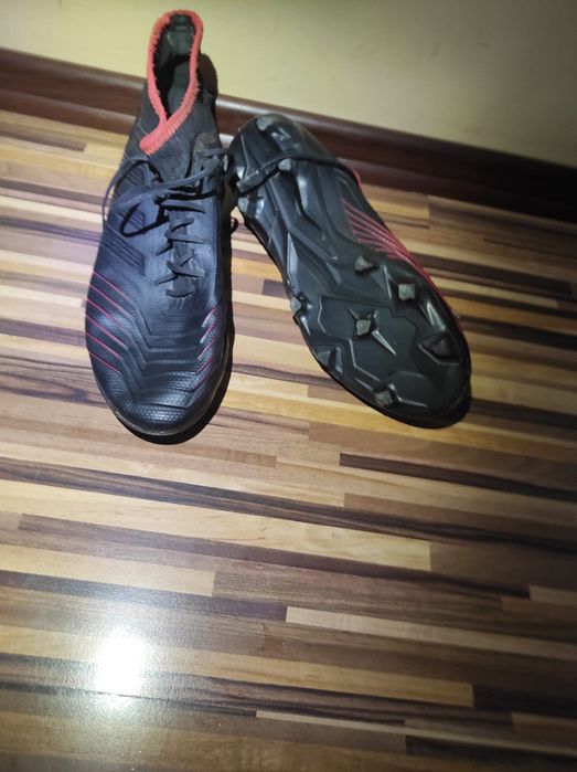 Ghete fotbal adidas prădător, mărimea 41(26,5cm)