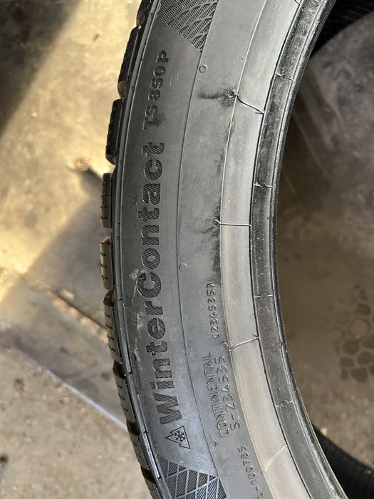 4 Anvelope Iarna 235/40/19 Continental