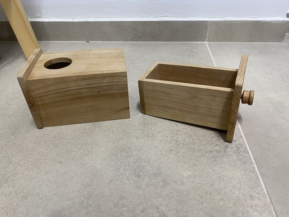 Монтесори кутия с топка и дупка