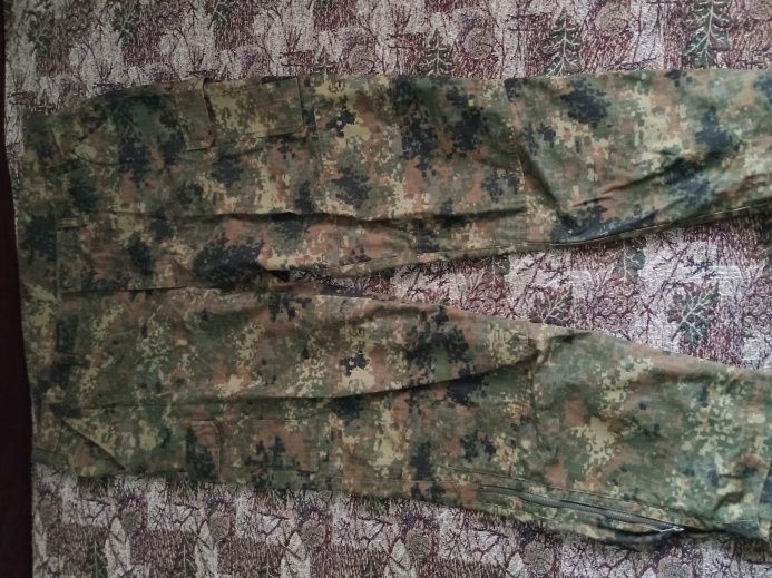Камуфлажни ризи и шапки големи размери