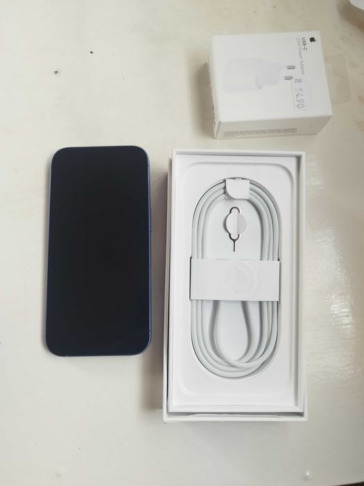 Продавам айфон 16 чисто нов 128 GB от Виваком не активиран и с зарядно
