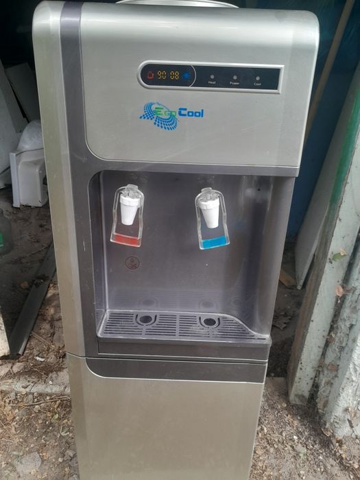 Продам диспенсер в хорошем состоянии