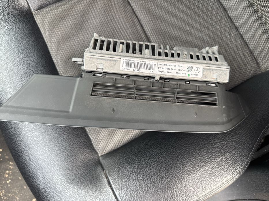 Дисплей за w212