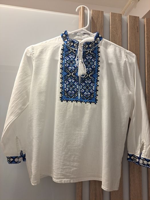 Ie brodată 9-10 ani