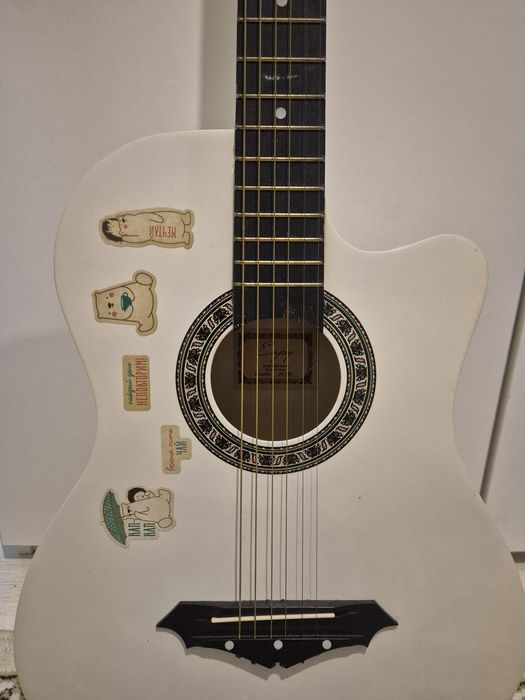 Гитара б/у в хорошем состоянии