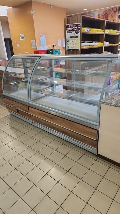 Vitrina frigorifica prăjituri torturi