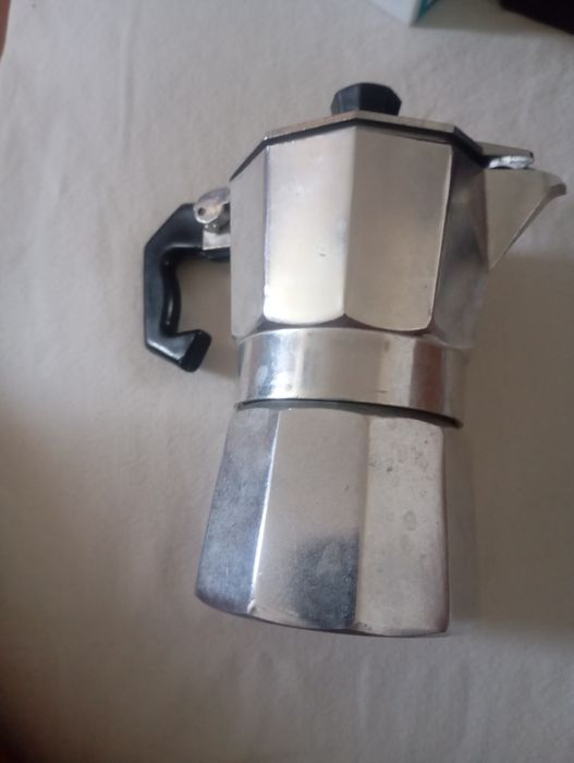 Vând cafetieră espresso,originală Made in Spain,noua nefolosita.