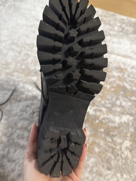 Ghete John Galliano, 37