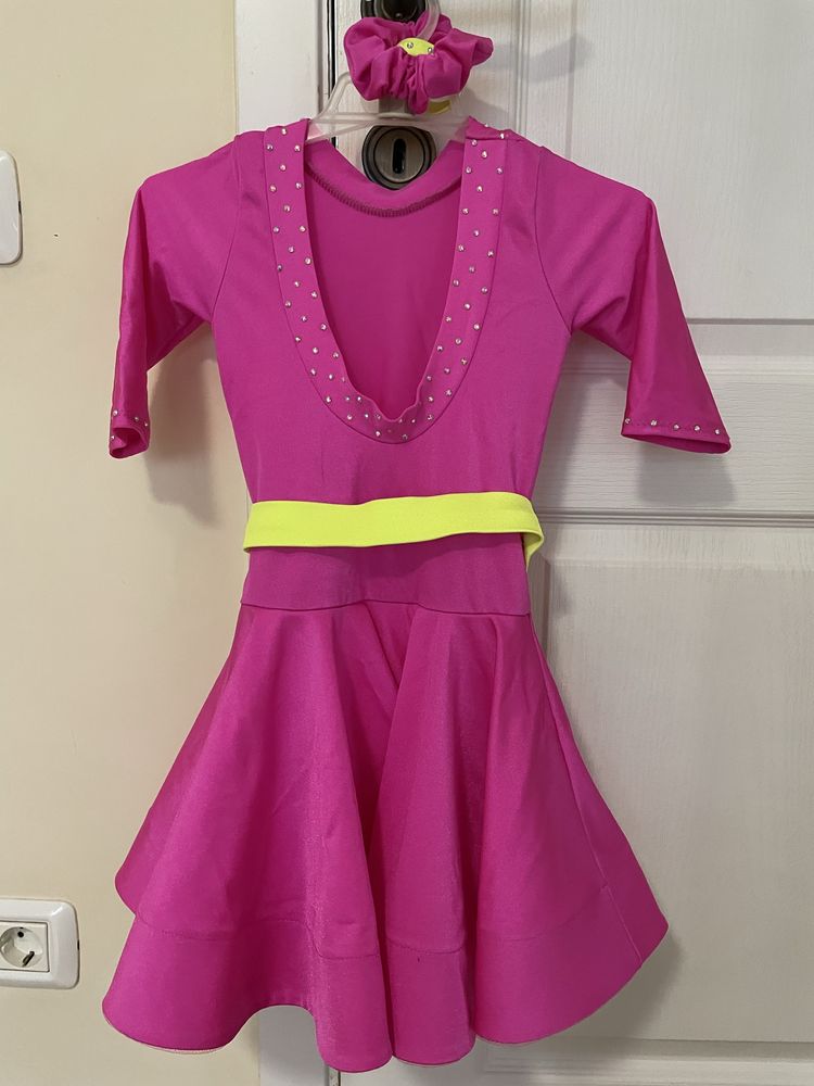 Rochie dansuri , fetite 4-6 ani, impecabila