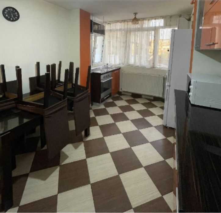 Închiriez apartament