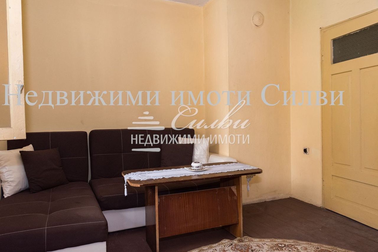 Продава се Едностаен апартамент в Шумен, Център - 42 кв.м за 1275 €/кв.м - Снимка #1
