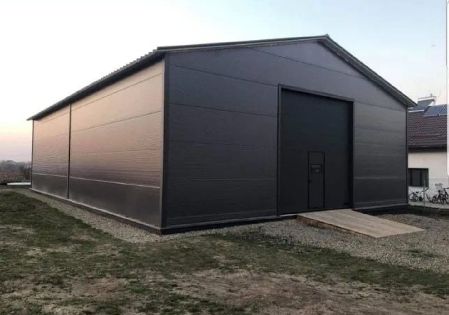Vand hale metalice industriale cu montaj inclus