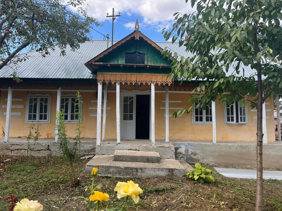 Casă de vânzare plus anexă și teren