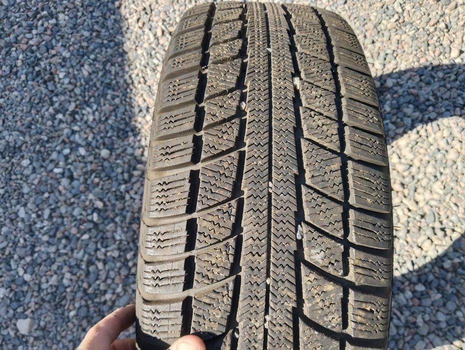 Зимние шины 2 штуки