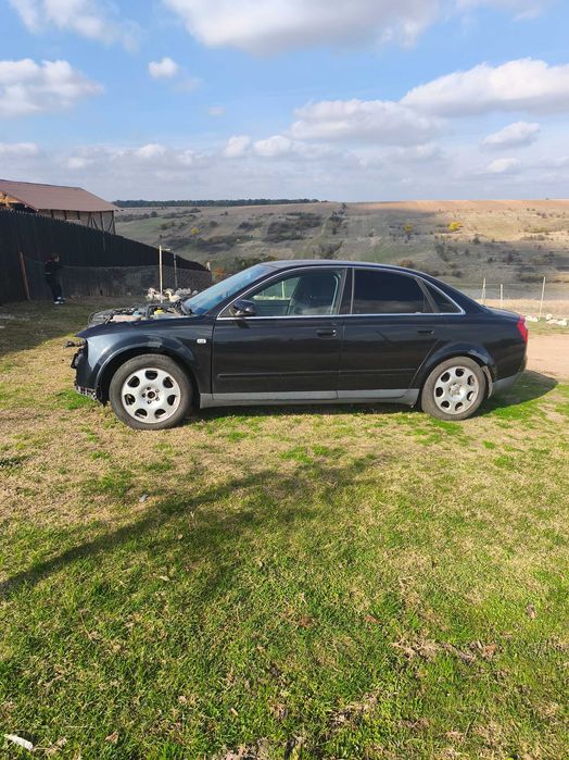 Vând Audi A4 avariat