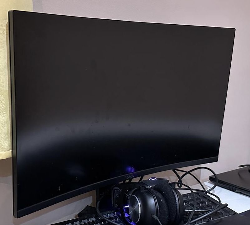 PC Gaming Performant , Monitor Gaming LED si Tastatura Gaming