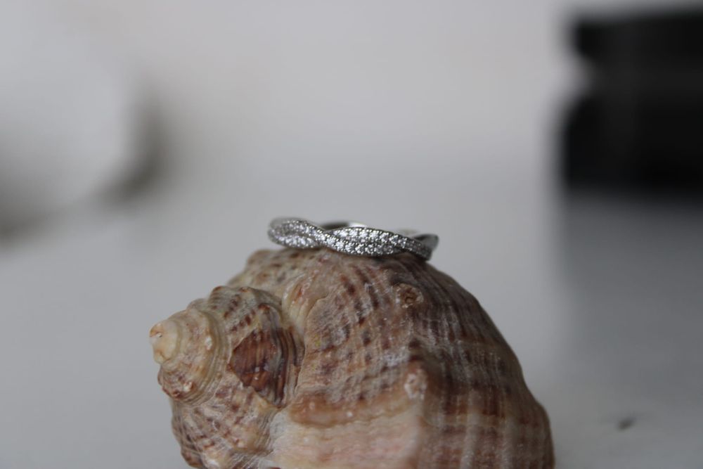 Inel cu pietricele din otel