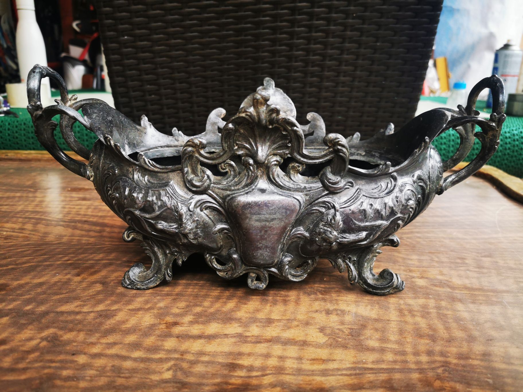 Vand fructiera jardiniera frantuzeasca metalica stil rococo 1940