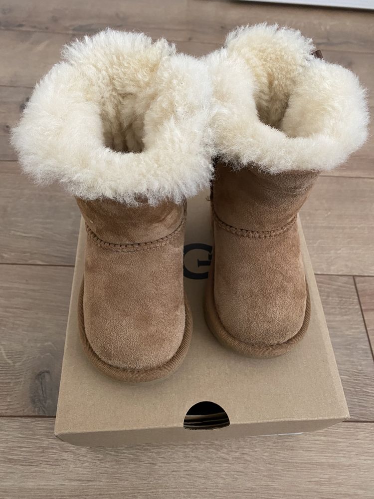 Ugg mini bailey bow marimea 22