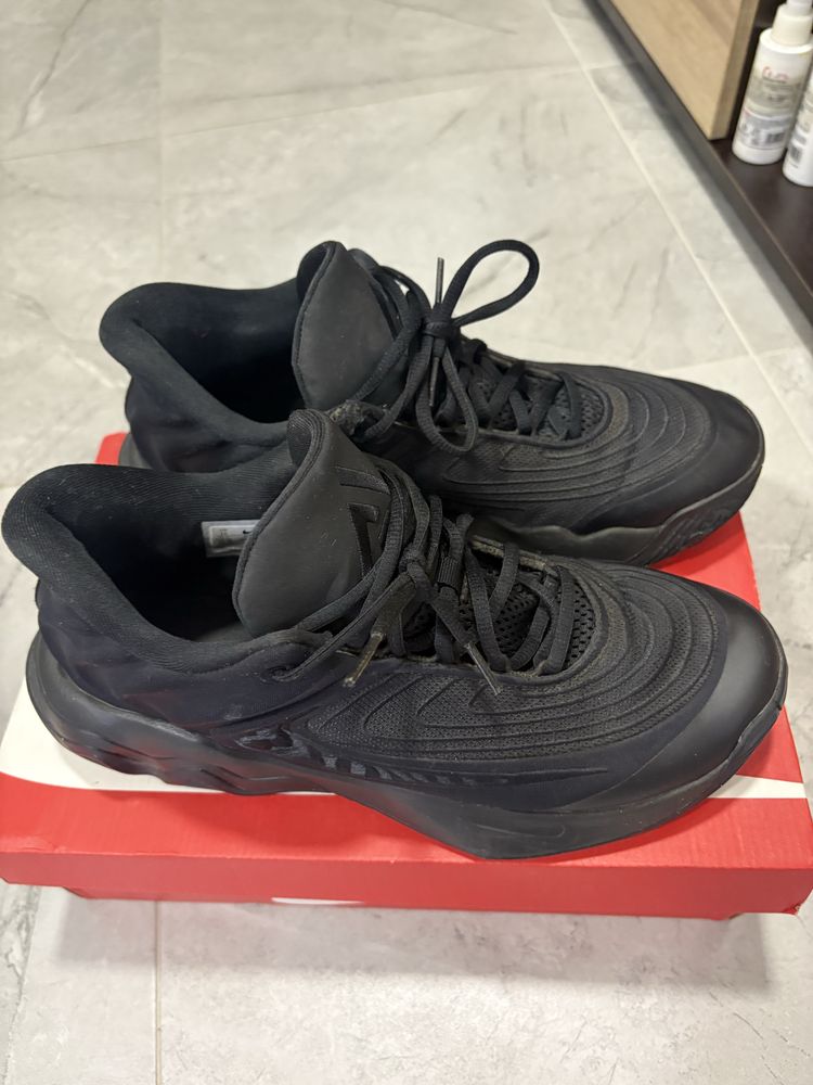 Продавам обувки Nike Immortality 4 , ползвани за кратко време!