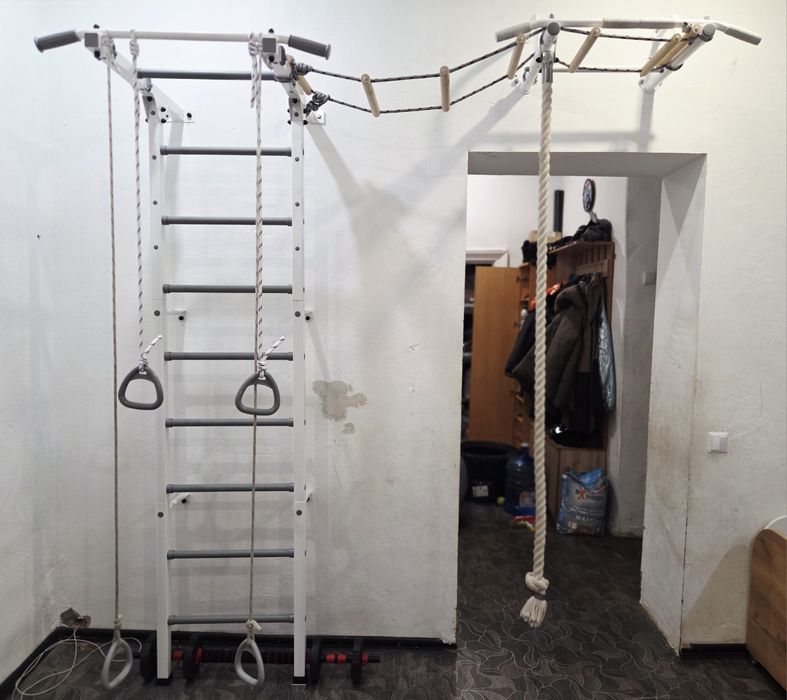 Шведская стенка новая практически и груша боксерская напольная крутая